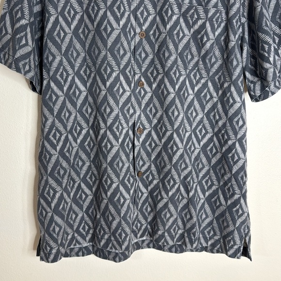TOMMY BAHAMA Shirt Men large 70% Silk Gray Silver Diamond Abstract Button down - Picture 3 of 10